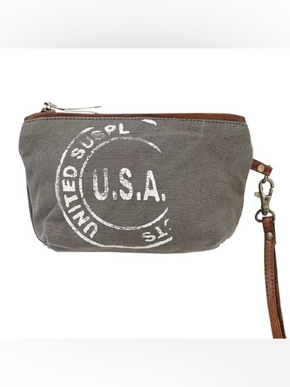 CLEA RAY SKU: 55942
USA Small Clutch WRISTLET NWT